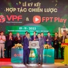 Lễ ký kết hợp tác chiến lược giữa VPF với FPT Play. (Ảnh: BTC) 