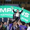 Hà Nội FC tung hô bầu Hiển trong ngày vô địch Cúp Quốc gia 2022 