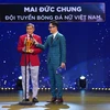 Huấn luyện viên Mai Đức Chung nhận giải Huấn luyện viên của năm tại Cúp Chiến thắng 2022. (Ảnh: CTV/Vietnam+)