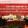 Lãnh đạo hai bên tham gia ký kết. (Nguồn: Agribank)