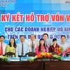 Bà Lâm Ngọc Thu - Giám đốc VietinBank Chi nhánh 8 (thứ 4 từ trái qua) tham gia ký kết với 5 doanh nghiệp. (Nguồn: VietinBank)