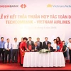 Lãnh đạo hai bên tham gia ký kết. (Nguồn: Techcombank)