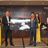 Lãnh đạo Tập đoàn VISA và ABBANK thực hiện nghi thức ra mắt thẻ tín dụng quốc tế ABBANK VISA Platinum.
