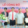 Trao Quyết định bổ nhiệm cho 2 Phó Tổng Giám đốc Phạm Việt Ánh và Nguyễn Phạm Vĩnh Hải. (Nguồn: VietinBank)