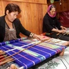 Nguồn vốn ưu đãi đã trở thành “bà đỡ” đồng bào dân tộc trên cao nguyên Lâm Đồng phát triển nghề dệt thổ cẩm truyền thống. (Nguồn: NHCSXH)