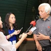 Đại biểu Dương Trung Quốc trả lời phỏng vấn bên lề Quốc hội. (Ảnh: Doãn Tấn/TTXVN)