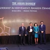 Lãnh đạo Tạp chí The Asian Banker và Ngân hàng Nhà nước trao giải cho lãnh đạo TPBank. (Nguồn: TPBank)
