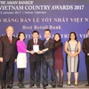 Đại diện BIDV nhận giải thưởng Ngân hàng Bán lẻ tốt nhất Việt Nam lần thứ 3 do The Asian Banker bình chọn. (Nguồn: BIDV)