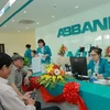 Giao dịch tại ABBANK. (Nguồn: ABBANK)