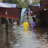 Các Kiốt trong chợ Xanh chìm trong biển nước. (Nguồn: Minh Sơn/Vietnam+)