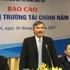 Ông Trương Văn Phước, Quyền Chủ tịch Uỷ ban Giám sát tài chính quốc gia (đứng) tại hội thảo. (Ảnh: T.H/Vietnam+)