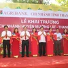 Các đại biểu cắt băng khai trương Agribank chi nhánh huyện Mường Lát. (Nguồn: Agribank)
