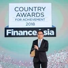 Đại diện Vietcombank nhận giải thưởng “Ngân hàng tốt nhất Việt Nam” năm 2018 của Tạp chí Finance Asia. (Nguồn: Vietcombank)