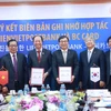 Lãnh đạo hai bên tham gia ký kết. (Nguồn: LienVietPostBank)