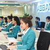 Giao dịch tại ABBANK. (Ảnh: CTV/Vietnam+)