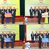 Một số lãnh đạo gân hàng ủng hộ công tác phòng chống dịch COVID-19. (Ảnh: CTV/Vietnam+)