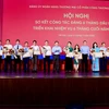 Các tổ chức đảng đạt trong sạch vững mạnh nhận Giấy khen của Đảng ủy VietinBank. (Ảnh: CTV)