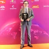 Ông Trần Hoài Phương, Giám đốc Khối KHDN, đại diện HDBank nhận danh hiệu tốp những công ty kinh doanh hiệu quả nhất. (Ảnh: CTV)