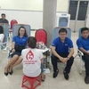 Cán bộ BIDV hiến máu tình nguyện trong chương trình "Hành trình Đỏ năm 2020". (Ảnh: CTV/Vietnam+)