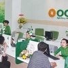 Giao dịch tại OCB. (Ảnh: Vietnam+)