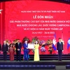 Phó Chủ tịch nước Võ Thị Ánh Xuân trao Huân chương Lao động hạng Ba cho ban lãnh đạo BIDV. (Ảnh: An Đông/TTXVN)