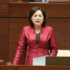 Thống đốc Ngân hàng Nhà nước Việt Nam Nguyễn Thị Hồng trả lời chất vấn. (Ảnh: Phương Hoa/TTXVN)