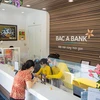 Giao dịch tại BAC A BANK. (Ảnh: Vietnam+)