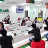 Giao dịch tại VPBank. (Ảnh: Vietnam+)