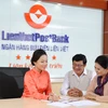 Sản phẩm “Tín dụng Hưu trí” là một trong những sản phẩm tiên phong dành cho khách hàng tuổi hưu của LienVietPostBank. (Ảnh: Vietnam+)