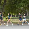 Nhiều người tham gia giải chạy VPBank Hanoi International Marathon. (Ảnh: Vietnam+)