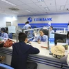 Giao dịch tại Eximbank. (Ảnh: Vietnam+)