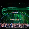 Ban lãnh đạo VPBank đã quyết định trao hơn 1.000 giải thưởng trị giá gần 50 tỷ đồng cho các cán bộ nhân viên có thành tích xuất sắc hành trình 30 năm qua. (Ảnh: Vietnam+)