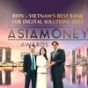 Đại diện BIDV nhận giải “ Ngân hàng cung cấp giải pháp số hàng đầu Việt Nam” từ tạp chí Asiamoney. (Ảnh: Vietnam+)