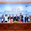 Đại diện VietinBank thành phố Hà Nội và SSIAM ký kết hợp tác chiến lược. (Ảnh: Vietnam+)