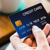 Những lưu ý cách sử dụng thẻ tín dụng để không bị nợ xấu. (Ảnh: Vietnam+)