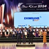 Ông Nguyễn Hướng Minh – Phó Tổng Giám đốc Eximbank nhận giải thưởng Sao Khuê 2024. (Ảnh: Vietnam+)