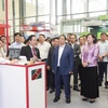 Thủ tướng Chính phủ Phạm Minh Chính, Thống đốc NHNN Nguyễn Thị Hồng đến thăm gian hàng của Agribank tại sự kiện. (Ảnh: Vietnam+)