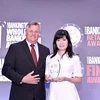 Đại diện BIDV nhận giải thưởng “Ngân hàng SME tốt nhất Việt Nam” lần thứ 7 liên tiếp. (Ảnh: Vietnam+)