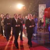 Chủ tịch Quốc hội Nguyễn Phú Trọng , Phó Thủ tướng Nguyễn Sinh Hùng và các đại biểu tại Lễ dâng hương. (Ảnh: Trí Dũng/TTXVN)