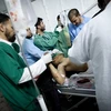 Bác sĩ cấp cứu cho người bị thương tại Libya