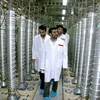 Tổng thống Iran đi thăm một cơ sở hạt nhân.