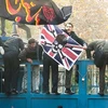 Người biểu tình tấn công Sứ quán Anh tại Tehran