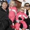 Hoàng tử Hà Lan cùng vợ và hai con gái.