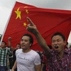 Người Trung Quốc biểu tình chống Nhật Bản ở Thâm Quyến (Ảnh: Reuters)