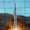 Tên lửa Unha-3 rời bệ phóng ở Trung tâm Vũ trụ Sohae, tỉnh Bắc Pyongan, ngày 12/12. (Nguồn: AFP/TTXVN)