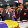 Lãnh đạo Cuba Raul Castro viếng cố Tổng thống Hugo Chavez