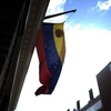 Cờ trên nóc tòa đại sứ Venezuela ở Mỹ 