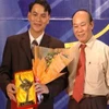 PGS Trần Luân Kim (bên phải) trong lễ trao giải Cánh Diều Vàng của Hội Điện ảnh Việt Nam (Nguồn: Nhân vật cung cấp)