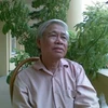 Nhà thơ Vũ Quần Phương đang trả lời phỏng vấn của phóng viên Vietnam+ (Ảnh: Kim Anh/Vietnam+).