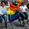 Người đồng tính tham gia diễu hành trong hoạt động vì người đồng tính nữ ở Hà Nội ngày 05/8 vừa qua (Nguồn ảnh: AFP)